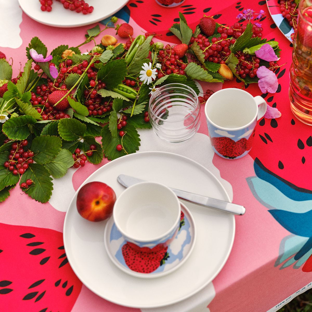 Marimekko Mansikkavuoret Blue / Red Snack Plate Marimekko