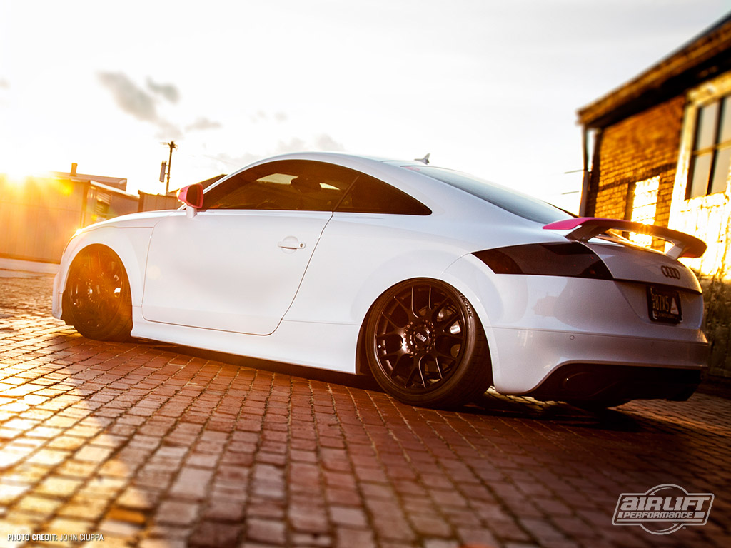 AirLift Performance Air Bag / Lowering Kits for VW MKV/MKVI Performance Threaded Body Air Lift