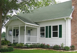 1-story, taller eave, end gables