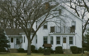 2-story with front gable and small enclosed entry