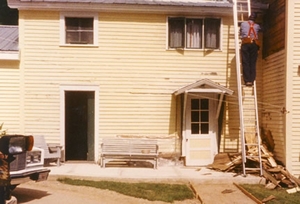 2-story with gabled ends