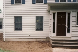 2-story with small enclosed entry