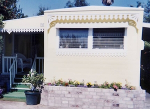 Mobile home, end view