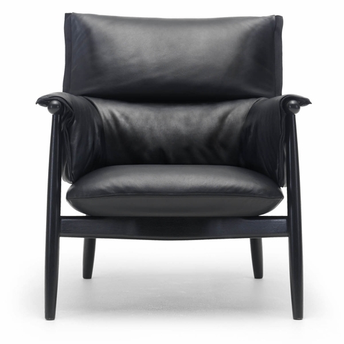 E015 Embrace Lounge Chair, Oak Black, Loke 7150 Leather Cushions with Black Edging