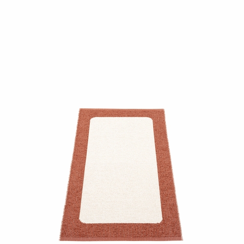 Pappelina Ilda Plastic Rug - Brick / Vanilla, 2.5' x 4'